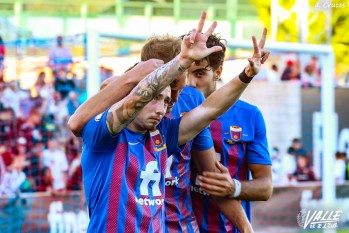 Un gran Eldense se deja el liderato en solitario en casa (2-2)