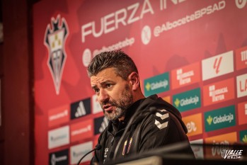 Fernando Est&eacute;vez: "Hemos acumulado m&eacute;ritos sumar un punto como m&iacute;nimo"