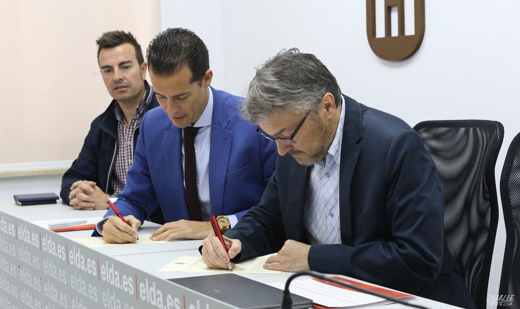 El CEE firma un convenio con el Ayuntamiento para sufragar sus actividades deportivas El CEE firma un convenio con el Ayuntamiento para sufragar sus actividades deportivas