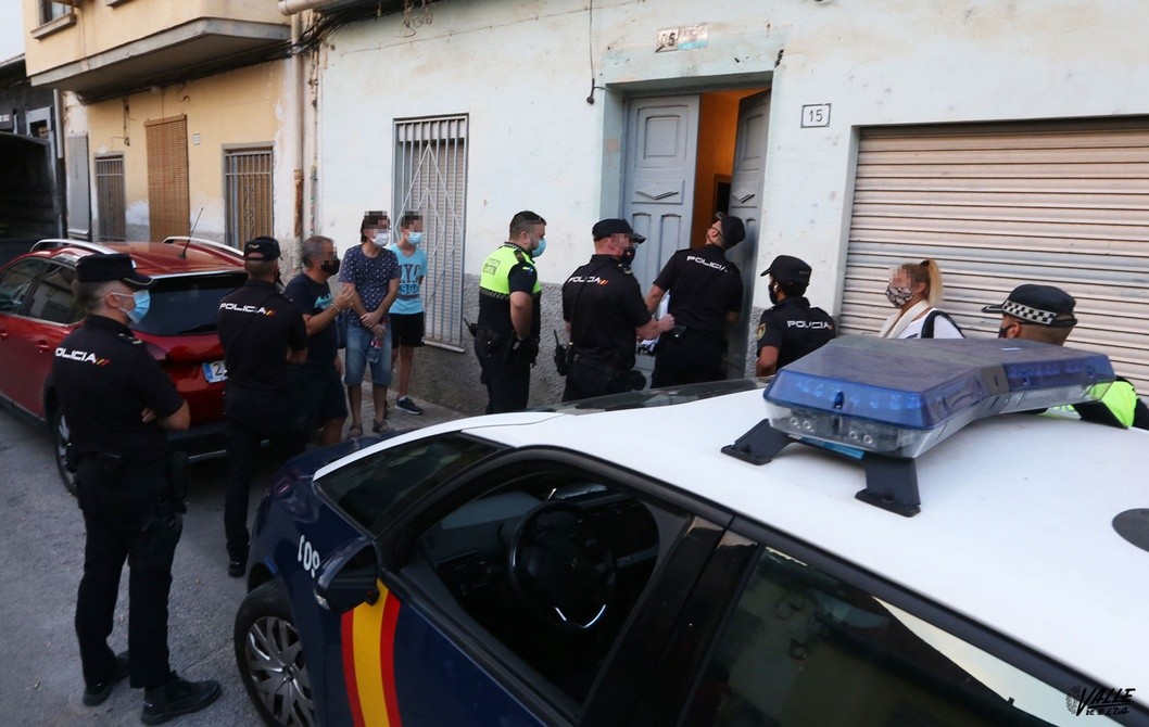 Desalojan una familia de okupas en la calle Trinquete gracias a la colaboración ciudadana Desalojan una familia de okupas en la calle Trinquete gracias a la colaboración ciudadana