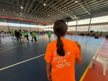 M&aacute;s de 300 alumnos de la ESO conmemoran en Petrer el D&iacute;a Contra el Bullying con actividades deportivas