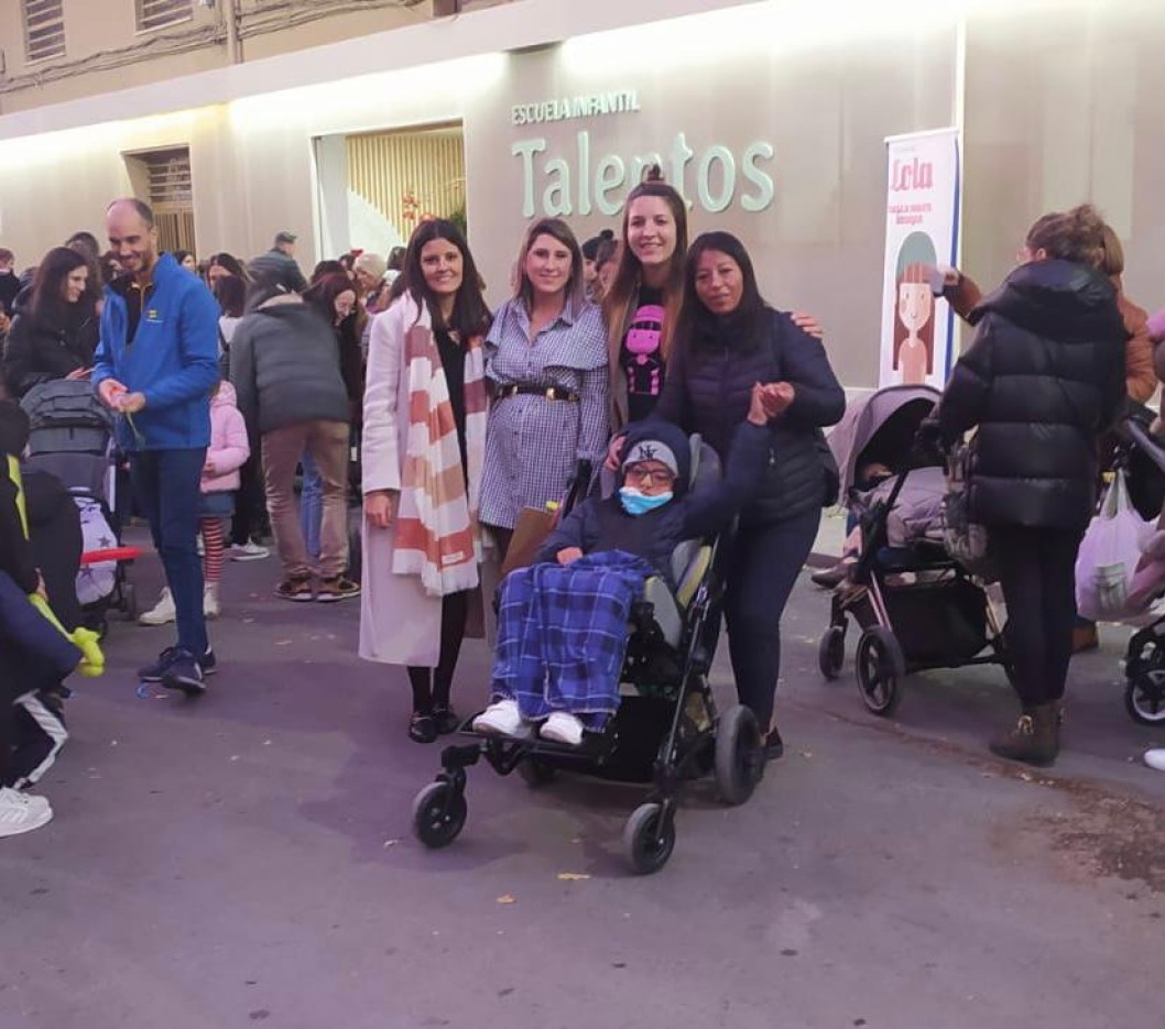 La escuela infantil Talentos entrega un talón de casi 3.000 euros a la asociación "Lola busca nueva imagen" La escuela infantil Talentos entrega un talón de casi 3.000 euros a la asociación "Lola busca nueva imagen"