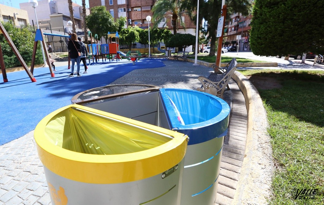 Elda cuenta con 120 papeleras de recogida selectiva de residuos para potenciar el reciclaje Elda cuenta con 120 papeleras de recogida selectiva de residuos para potenciar el reciclaje