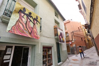 El arte llega a los balcones de Petrer