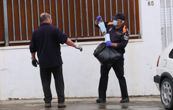 Elda y Petrer comienzan a repartir 22.000 mascarillas entre la poblaci&oacute;n que vuelve al trabajo