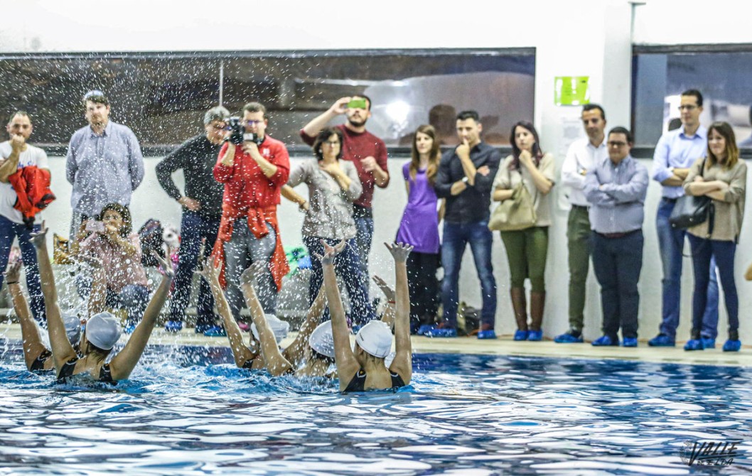 La Piscina Cubierta celebra el sábado su 15º aniversario con una exhibición con más de 130 nadadores La Piscina Cubierta celebra el sábado su 15º aniversario con una exhibición con más de 130 nadadores