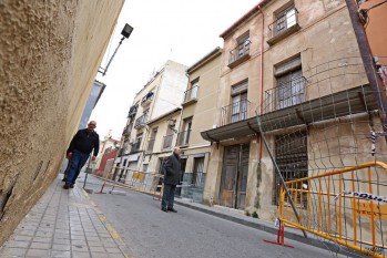 El peligro de derrumbe de una vivienda corta un acceso al casco antiguo de Elda durante m&aacute;s de 15 d&iacute;as