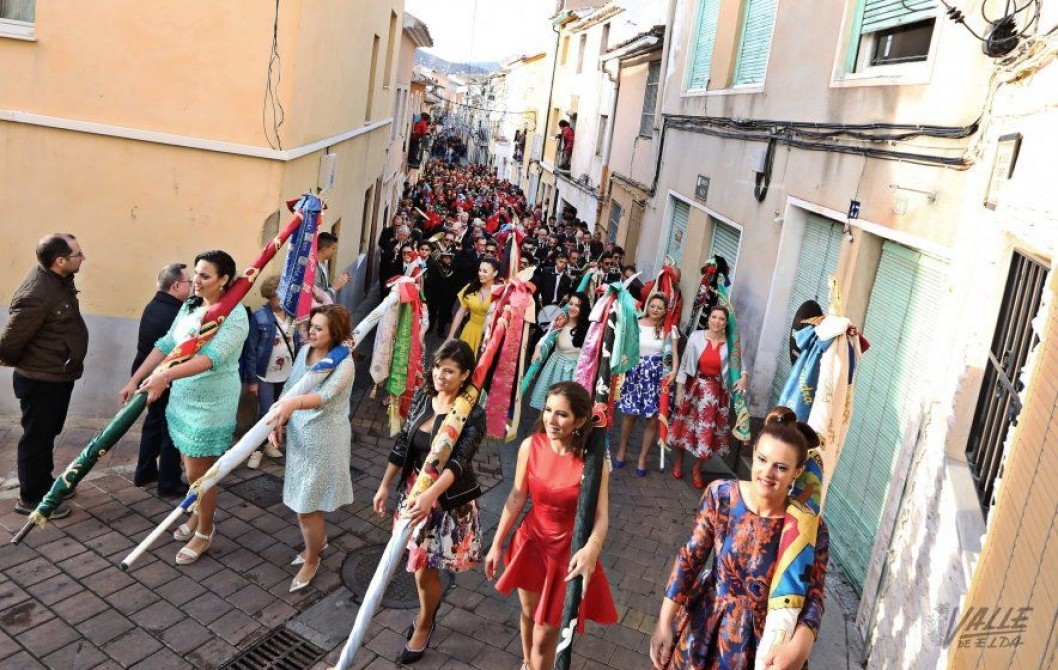El Pregón y el Día de Banderas anuncian la proximidad de las fiestas de Moros y Cristianos de Petrer El Pregón y el Día de Banderas anuncian la proximidad de las fiestas de Moros y Cristianos de Petrer