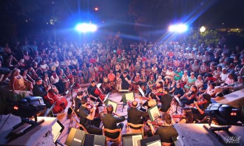 La Orquesta Sinf&oacute;nica Teatro Castelar reuni&oacute; a cientos de personas en la Casa Color&aacute;