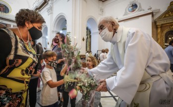 Devoci&oacute;n por la Virgen del Remedio durante la ofrenda