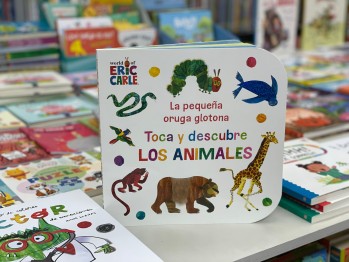 "La peque&ntilde;a oruga glotona" de Eric Carle