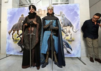 Los embajadores se ponen guapos para Moros y Cristianos