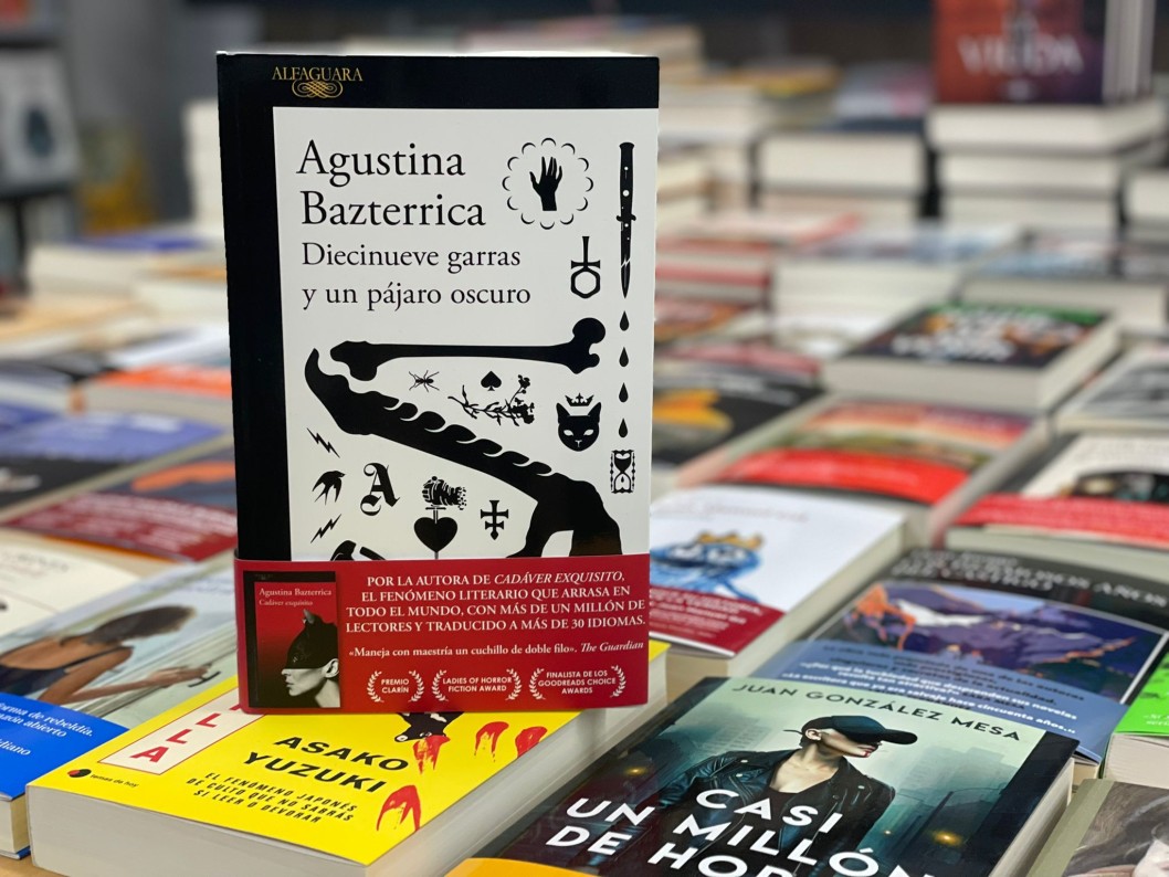 "Diecinueve garras y un p&aacute;jaro oscuro" de Agustina Bazterrica