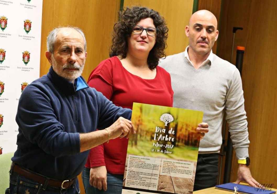 Petrer planta un pequeño bosque en homenaje a los montañeros fallecidos Petrer planta un pequeño bosque en homenaje a los montañeros fallecidos