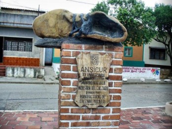 Monumentos zapateros. Un monumento a la industria artesana en C&uacute;cuta (Colombia)