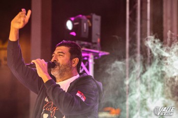 Tony Aguilar y Los 40 Petrer Pop conquistan el parque 9 d'Octubre