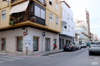 Detenido por robo con fuerza y amenazar con un cuchillo con los dos brazos escayolados