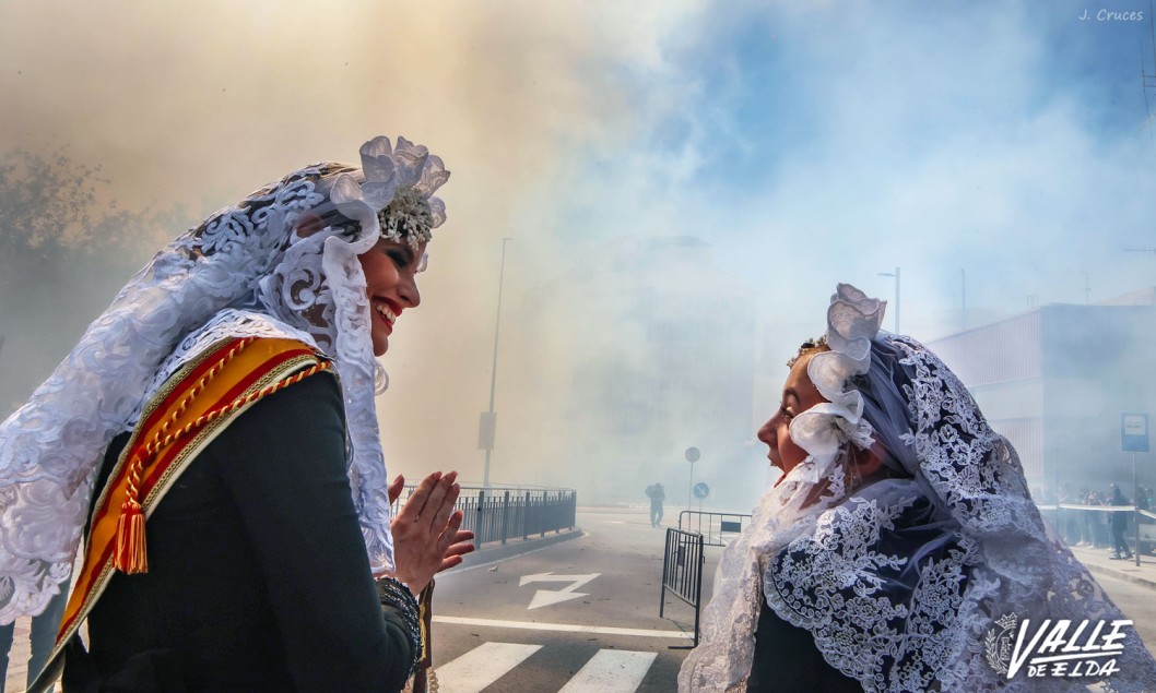 Una mascletà imponente ensordece Elda Una mascletà imponente ensordece Elda