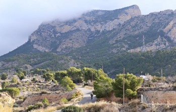 Llamamiento para no acudir al Cid mientras Bomberos y Polic&iacute;a Local rescatan a un hombre