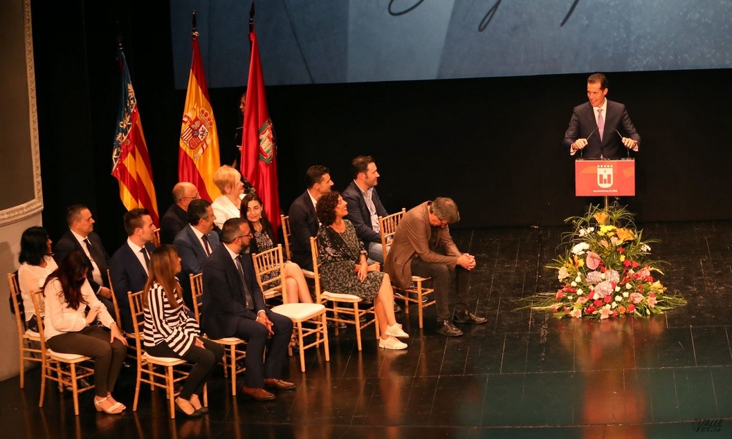 La investidura de Rubén Alfaro se traslada al Teatro Castelar para que acuda más público La investidura de Rubén Alfaro se traslada al Teatro Castelar para que acuda más público