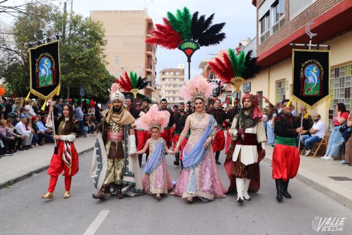 Las primeras Entraetas llaman a la fiesta en Petrer
