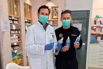 La Farmacia Roberto Valero dona material desinfectante a la Polic&iacute;a de Petrer