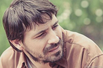 El eldense Dami&aacute;n Varea presenta esta noche en el Teatro Castelar su "Cuento de Navidad"