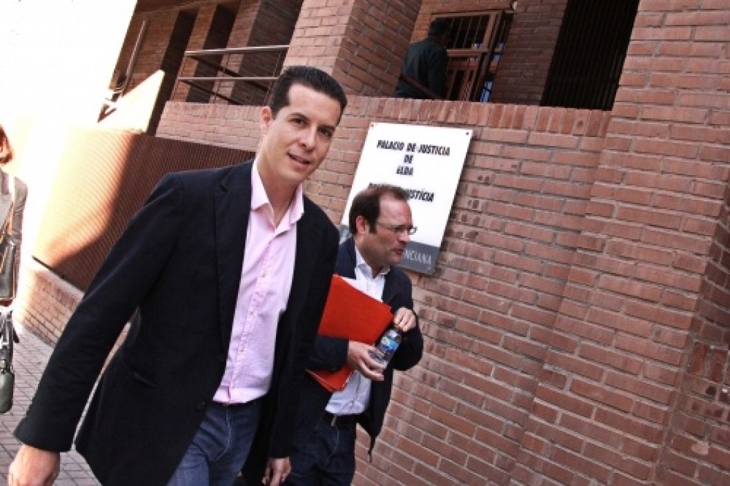 Rubén Alfaro y Eduardo Vicente declaran ante el juez a causa de una querella por "injurias" Rubén Alfaro y Eduardo Vicente declaran ante el juez a causa de una querella por "injurias"