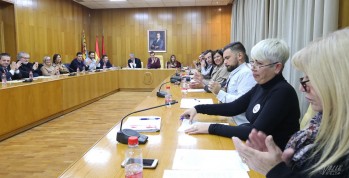 Elda y Petrer respaldan a la asociaci&oacute;n de aparadoras y se comprometen a luchar contra la precariedad