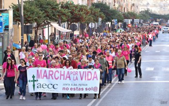 R&eacute;cord hist&oacute;rico en la Marcha por la Vida contra el c&aacute;ncer de mama de Elda y Petrer