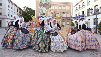 Las Falleras Mayores de Elda y sus Damas de Honor visitan "Valle de Elda"