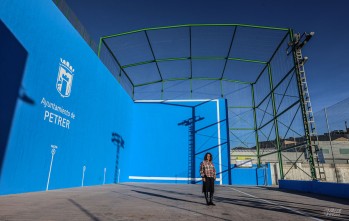 Petrer renueva el front&oacute;n descubierto de las instalaciones deportivas de San Fernando