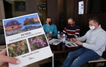 Pedro Luis Rico recoge las plantas medicinales de Petrer en un libro