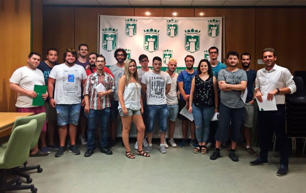 El Ayuntamiento de Petrer incorpora a su plantilla a 29 jóvenes parados El Ayuntamiento de Petrer incorpora a su plantilla a 29 jóvenes parados