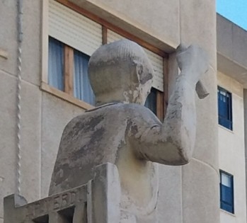 Una nueva infamia al Monumento al Zapatero
