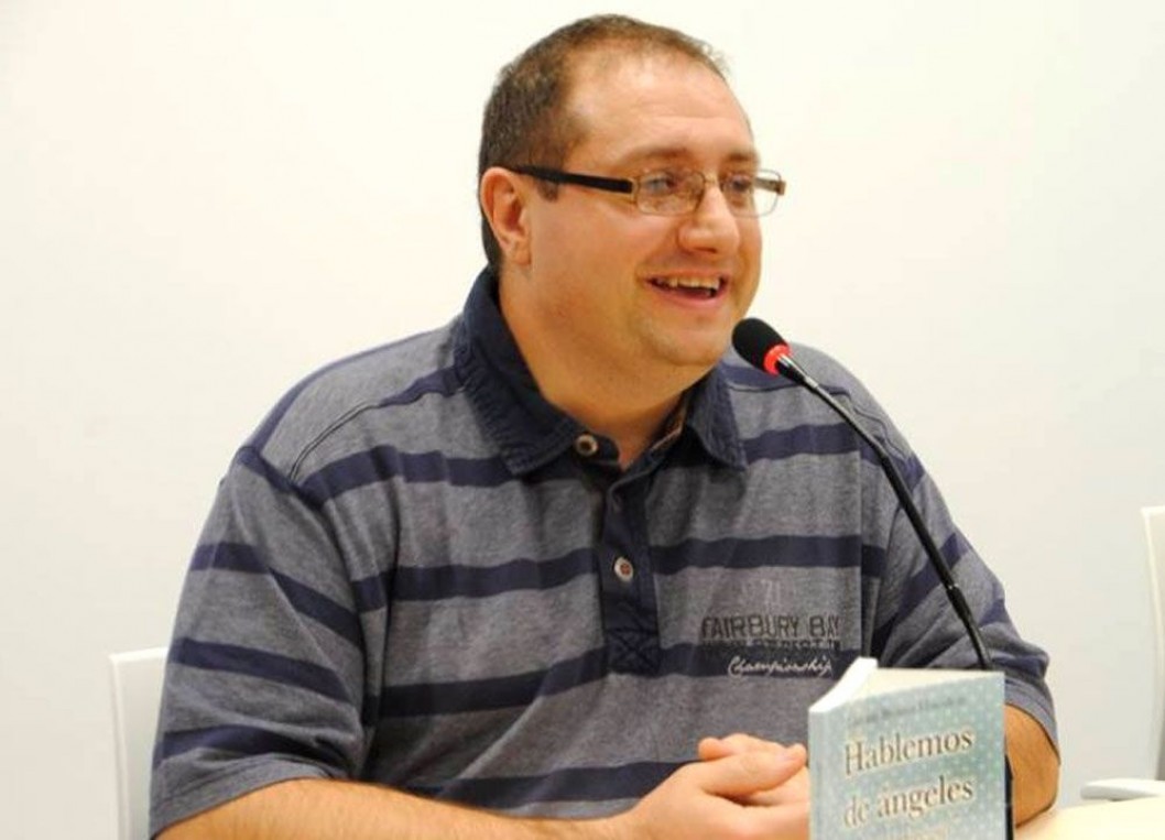 El eldense Lorenzo Brotons escribe su segundo libro sobre sus experiencias con espíritus El eldense Lorenzo Brotons escribe su segundo libro sobre sus experiencias con espíritus