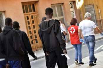Cruz Roja de Elda acoge a diez inmigrantes de las costas de Almer&iacute;a