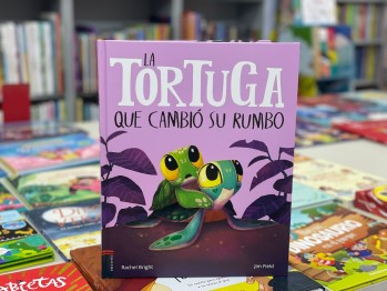 "La tortuga que cambi&oacute; su rumbo" de Rachel Bright con ilustraciones de Jim Field