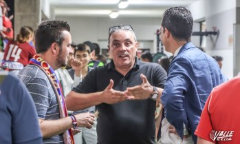 Pascual P&eacute;rez no abandonar&aacute; el Eldense