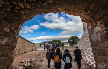 Elda expropia dos terrenos para continuar recuperando el Castillo