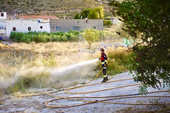 Incendio junto a la pirot&eacute;cnica de Elda