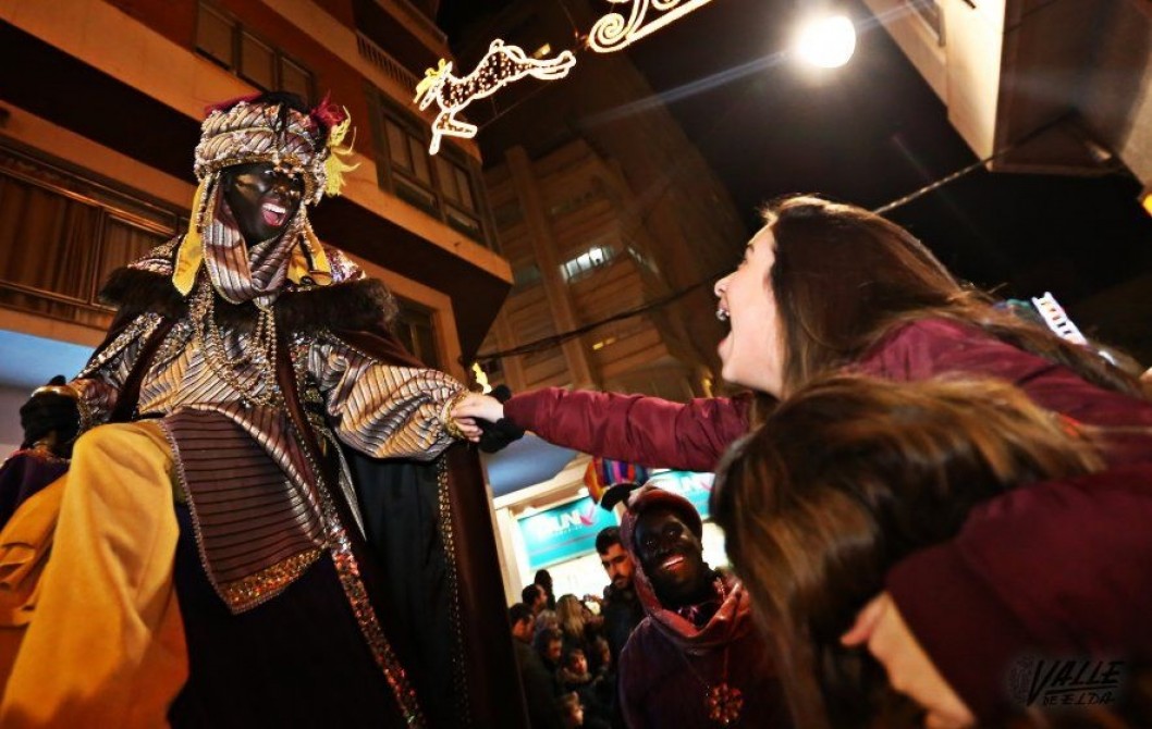 La Cabalgata de Reyes de Elda logró encajar tradición y modernidad La Cabalgata de Reyes de Elda logró encajar tradición y modernidad