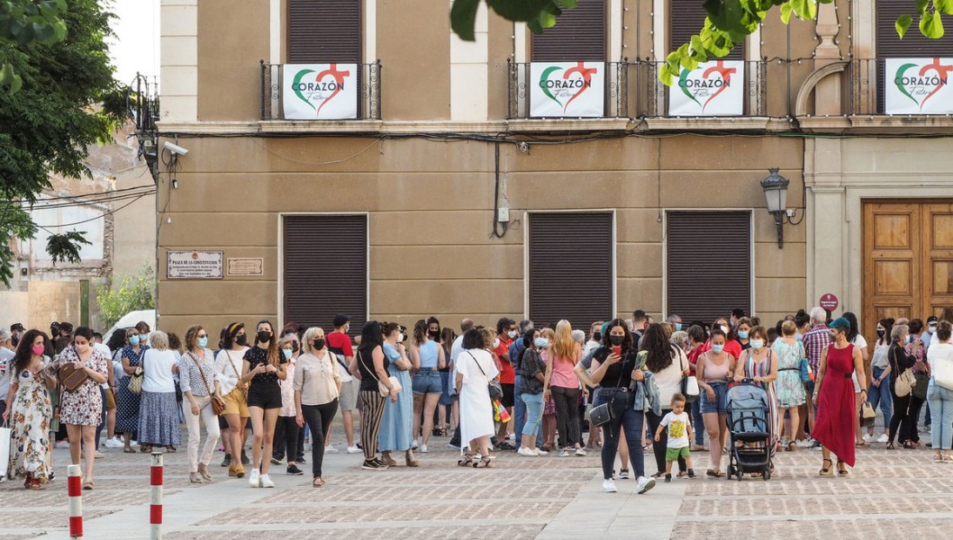 Más de 100 personas se concentran en Elda contra la violencia machista Más de 100 personas se concentran en Elda contra la violencia machista