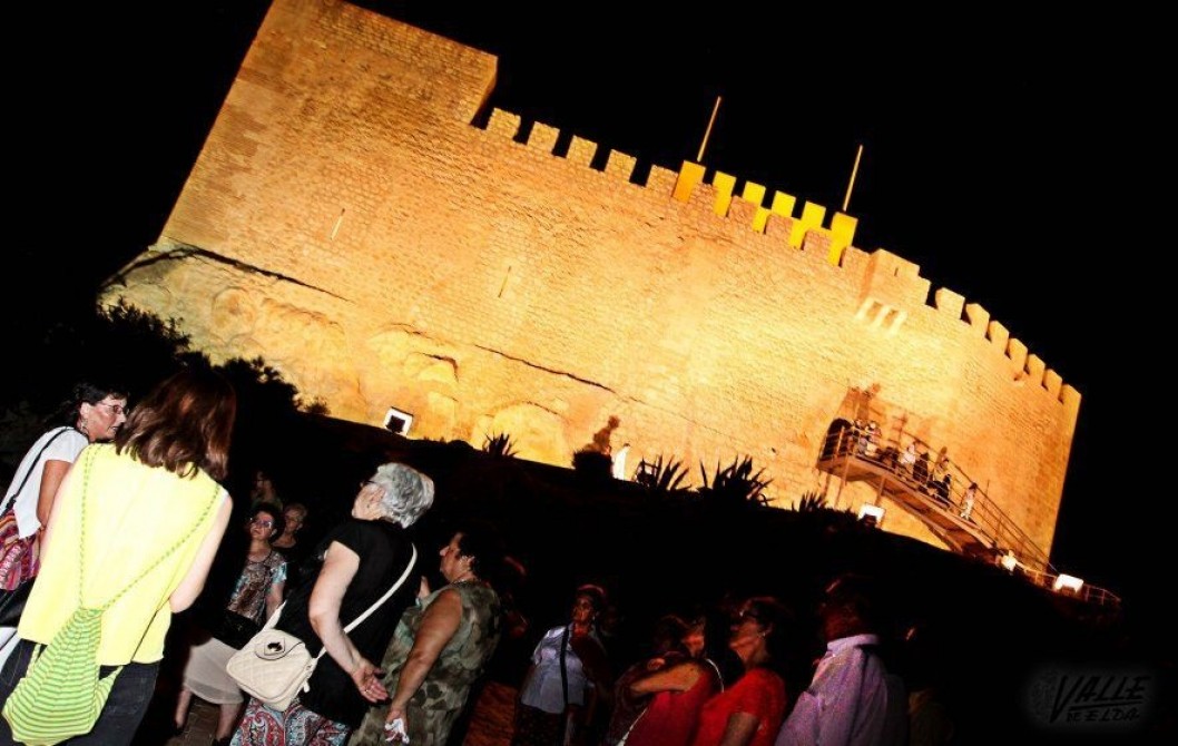 Petrer se suma a “La hora del Planeta” con el “apagón” del castillo Petrer se suma a “La hora del Planeta” con el “apagón” del castillo