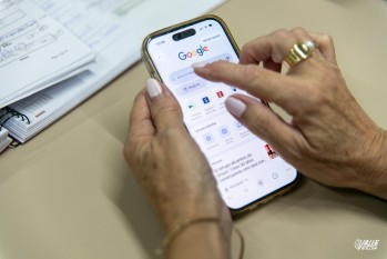 Clases para mayores en Elda para prevenir estafas telef&oacute;nicas, bancarias y callejeras