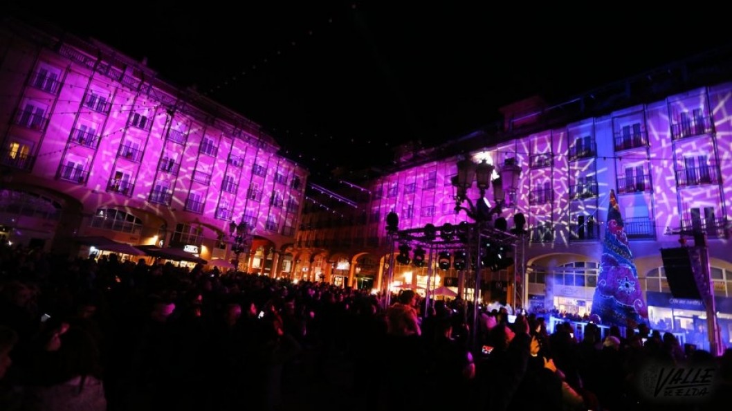 El encendido de las luces navideñas se inicia este jueves en la Plaza Mayor El encendido de las luces navideñas se inicia este jueves en la Plaza Mayor