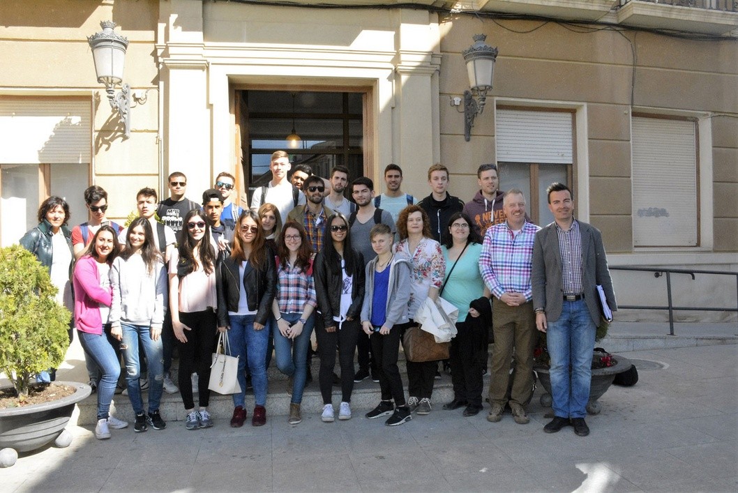 El IES Monastil presenta Elda a 15 alumnos de intercambio llegados de Alemania y Holanda El IES Monastil presenta Elda a 15 alumnos de intercambio llegados de Alemania y Holanda
