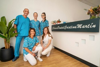 Cristina Mart&iacute;n Cl&iacute;nica Dental ofrece un amplio servicio gracias a su equipo profesional