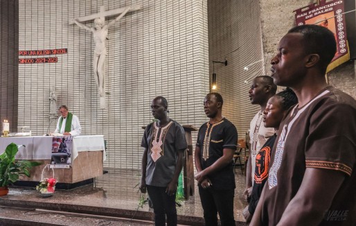 El grupo Aba Taano despierta los aplausos del p&uacute;blico con su g&oacute;spel africano en Elda
