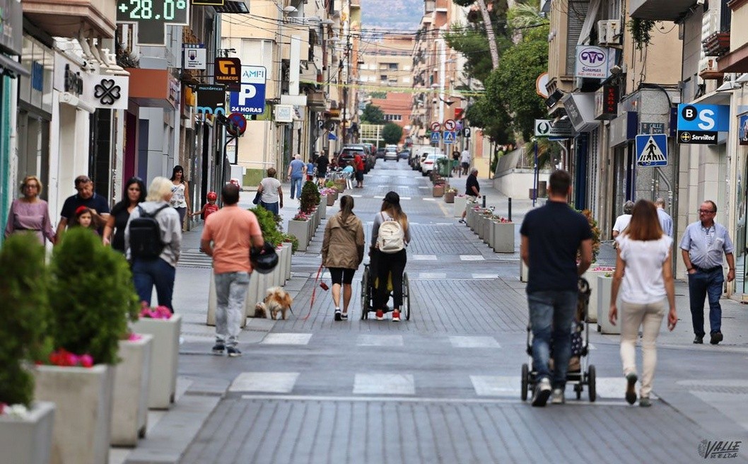 Anuncia tu comercio en grandes pantallas led por 3 euros al día Anuncia tu comercio en grandes pantallas led por 3 euros al día